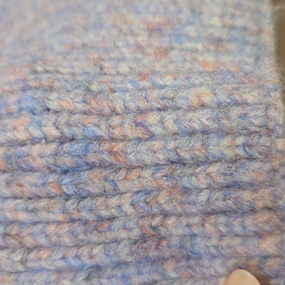 New LOFT Stylish Pastel Knit Scarf - Picture 4 of 7